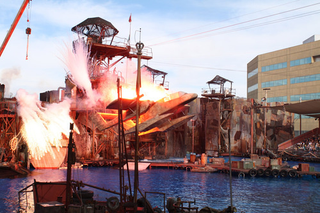 Illustration for article titled They're still doing a Waterworld show at Universal Studios - and it actually looks amazing!